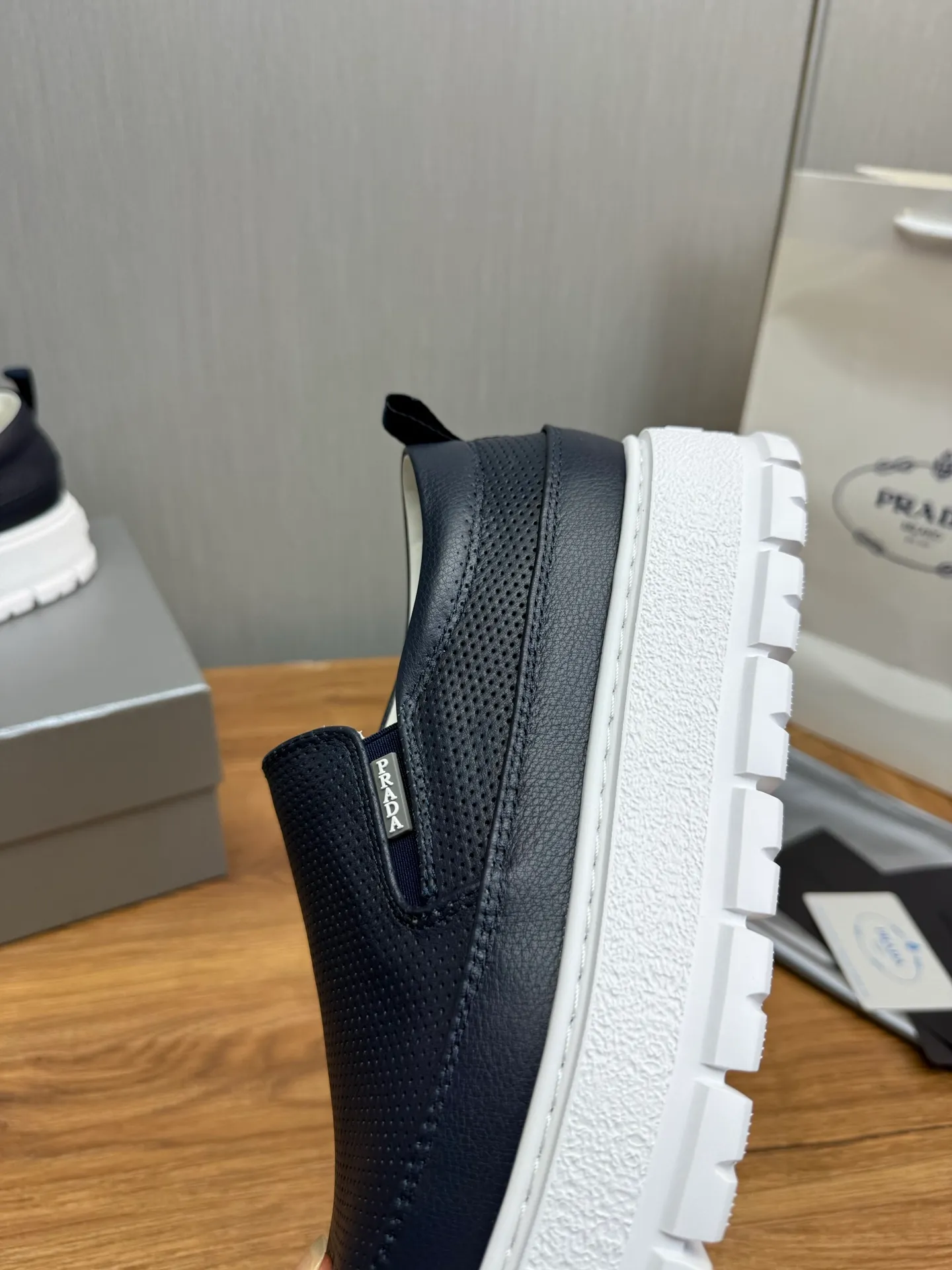 Men's shoes 💰580💰 [PRADA] Men's shoes are popular in the counter, official website is synchronized, 1 high-quality shipment ✔️Imported cowhide punching + cowhide lining, 1🆚1 replica, original sole, 38-45 (45 customized, non-refundable)